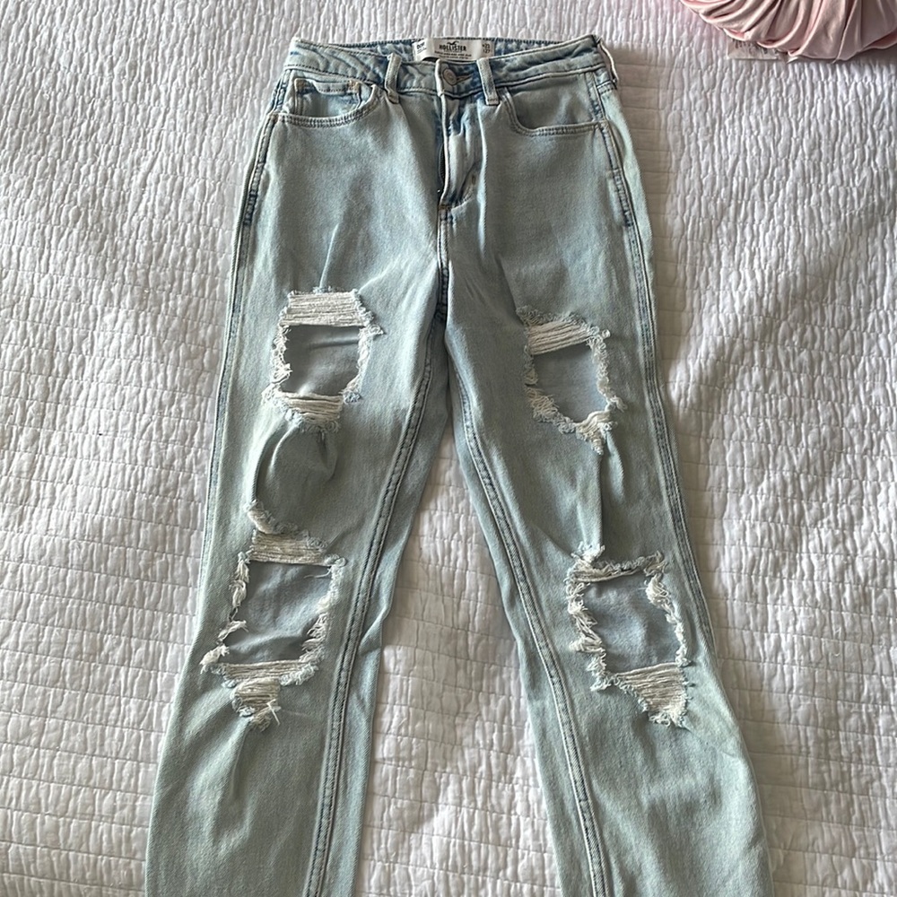 NWOT light hole-y skinny mom jean